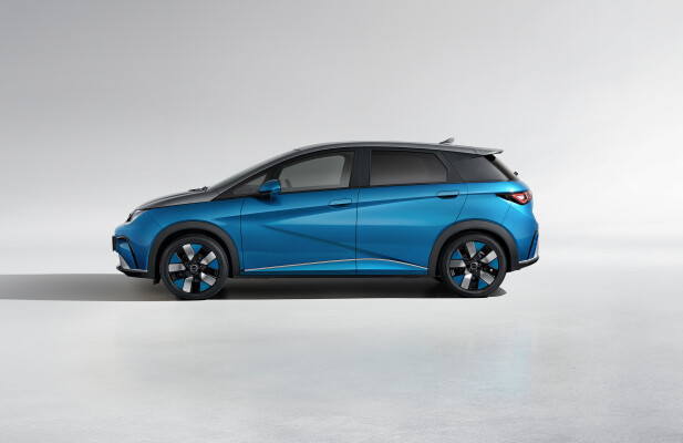 02、DOLPHIN_LHD_Exterior_Blue_Side_download_JPG 2500px.jpg